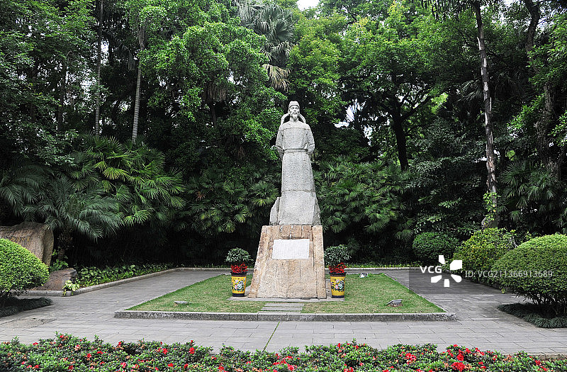 广西柳州柳侯公园柳宗元雕塑图片素材