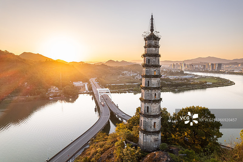 航拍夕阳下的丽水大溪厦河塔图片素材