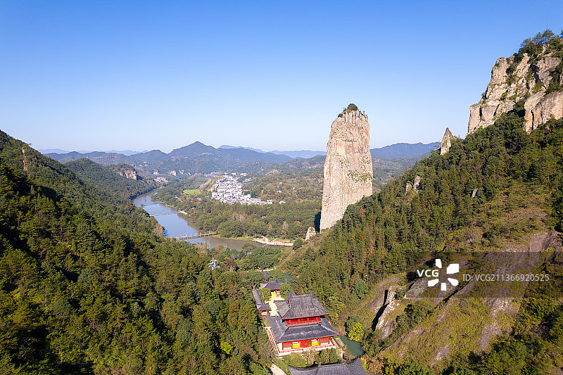 航拍丽水缙云仙都风景区鼎湖峰景点图片素材