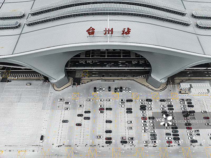 浙江台州高铁站停车场图片素材