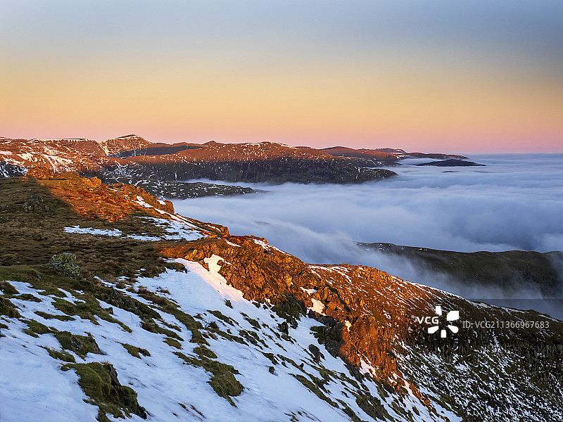 英国湖区，从红色山脊顶峰看到的赫尔威林山脉图片素材