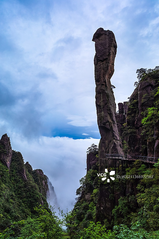 三清山风景名胜区巨蟒峰巨蟒出山风光图片素材
