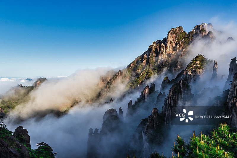 三清山风景名胜区春季奇石云海风光图片素材