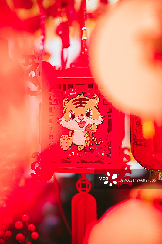 虎年卡通剪纸灯笼图片素材