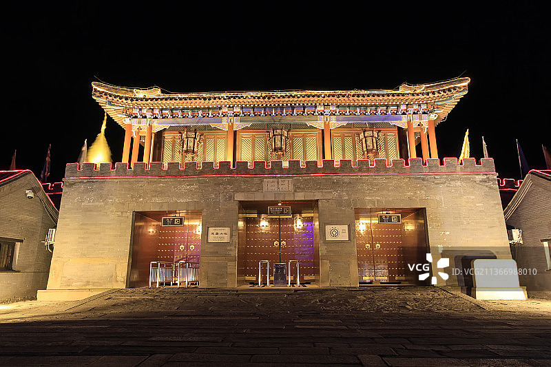 河北承德避暑山庄丽正门夜色图片素材