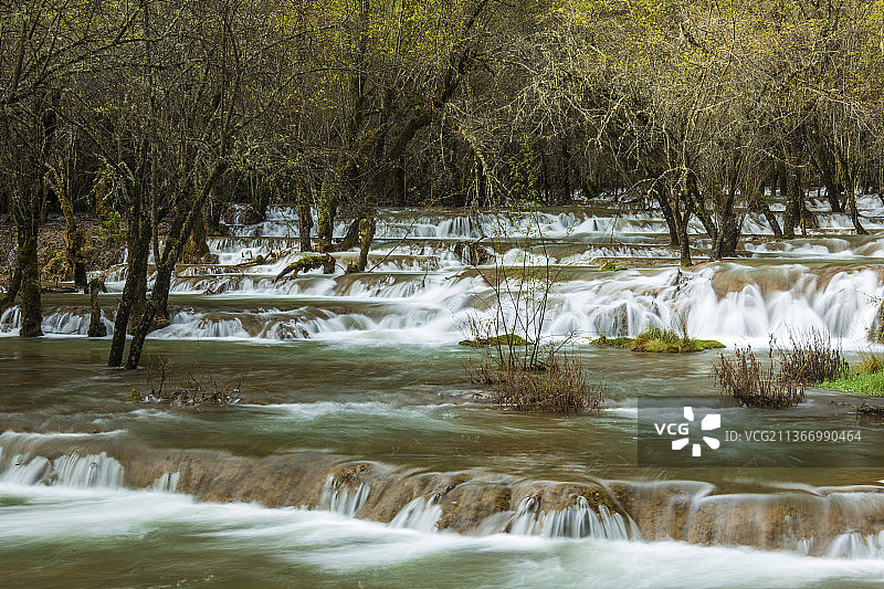 牟尼沟瀑布——四川  阿坝州   松潘县  黄龙管理区图片素材