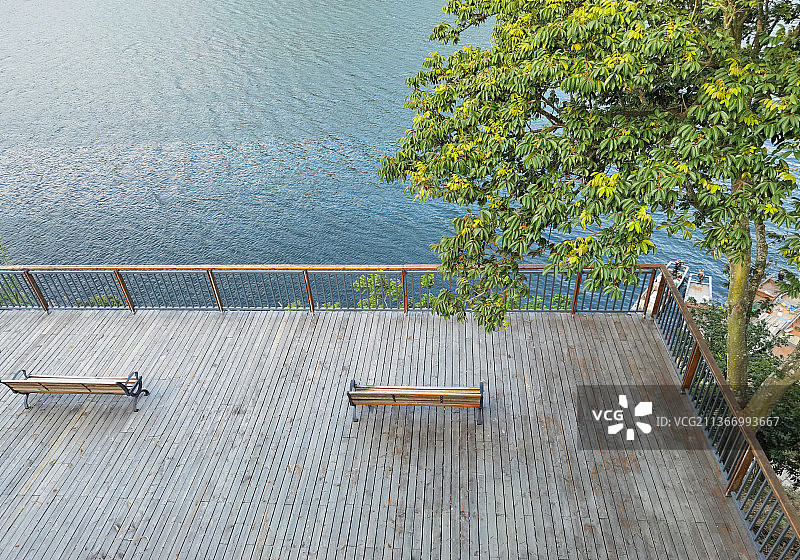 橄榄湖边观景平台图片素材