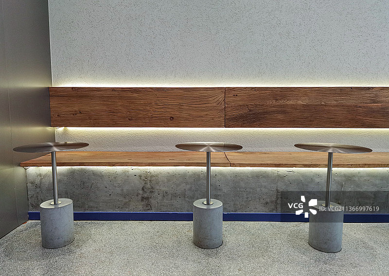 奶茶店饮品店木质座椅不锈钢桌面图片素材