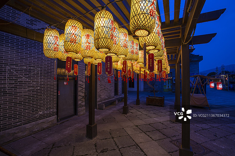 唐城景区唐人街春节日灯笼灯谜夜晚夜景风景风光图片素材