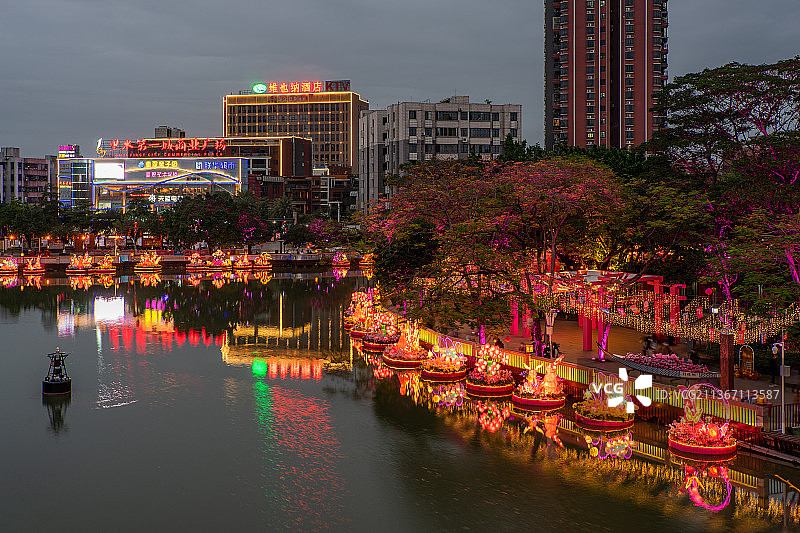 中国佛山里水梦里水乡景区新年花灯夜景图片素材