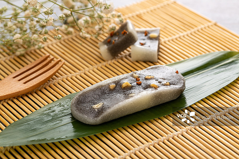 温州特产手工黑芝麻糯米糕图片素材