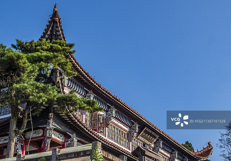 雾气朦胧的九华山百岁宫风景图片素材