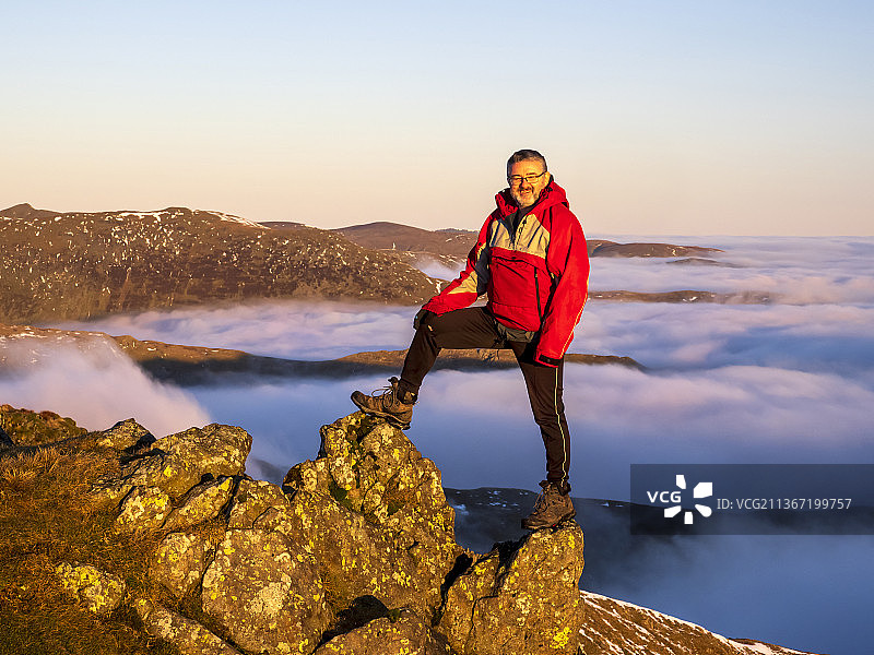 英国湖区清晨的赫尔维林山脉图片素材