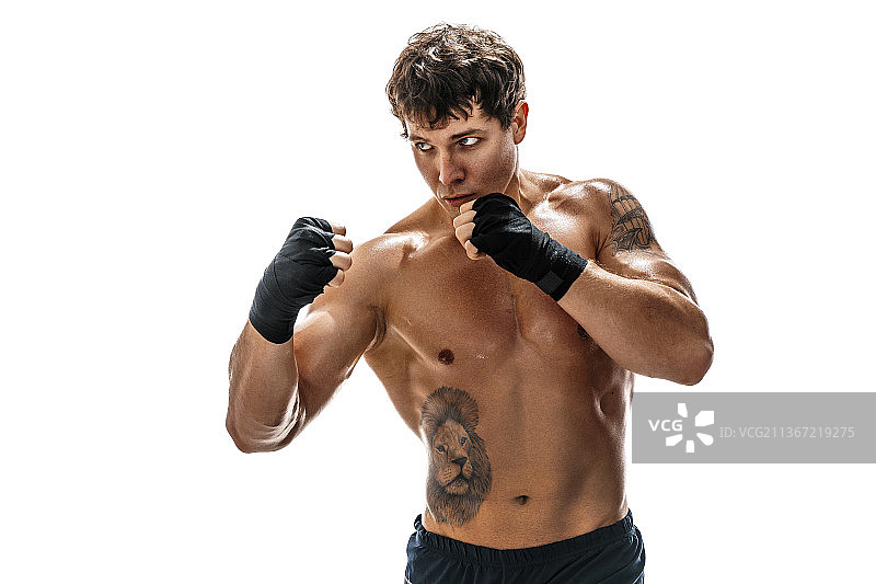拳击手在白色背景上训练的肖像图片素材