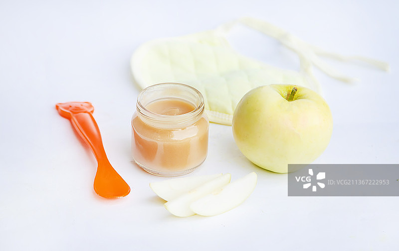 小罐婴儿食品选择性聚焦图片素材