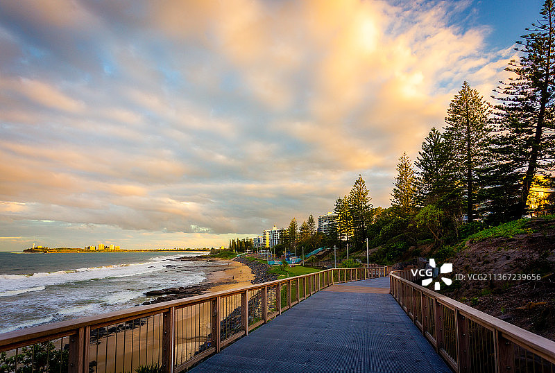 穆卢拉巴海滩日落时分的空旷道路，澳大利亚昆士兰图片素材