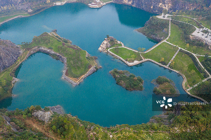 白天航拍重庆渝北矿山公园全景图片素材