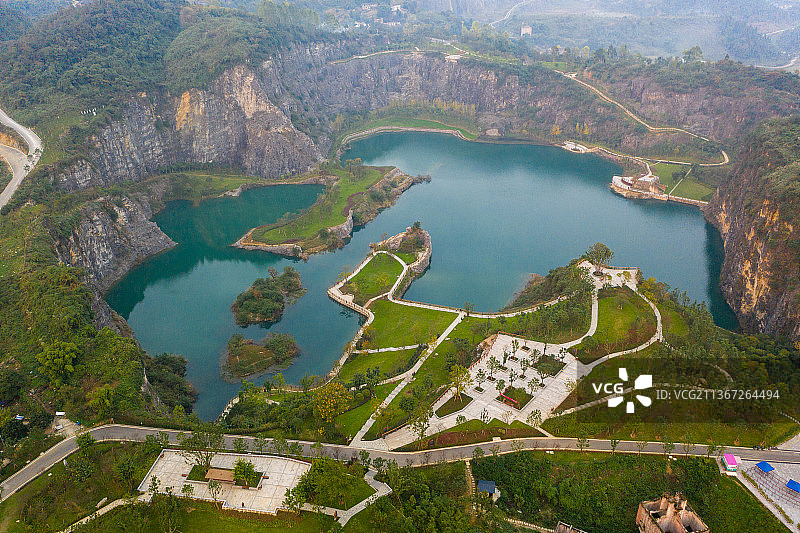 白天航拍重庆渝北矿山公园全景图片素材