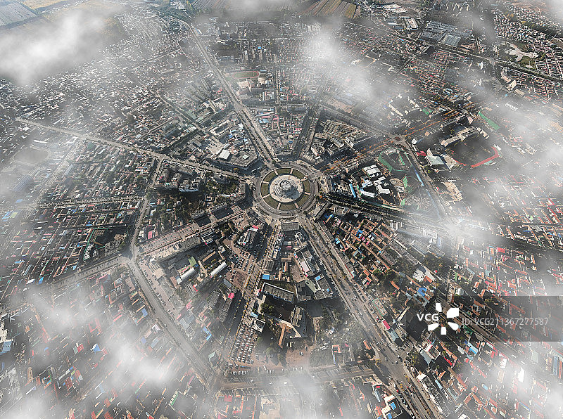 中国新疆伊犁北疆特克斯八卦城风水周易乌孙国设计布局阴阳两仪四象八卦云海云雾图片素材