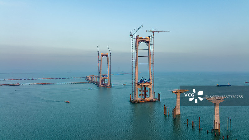 深中通道建设中黄昏日落图片素材