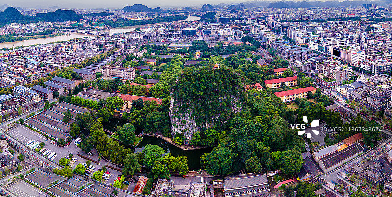 全景航拍桂林王城独秀峰图片素材
