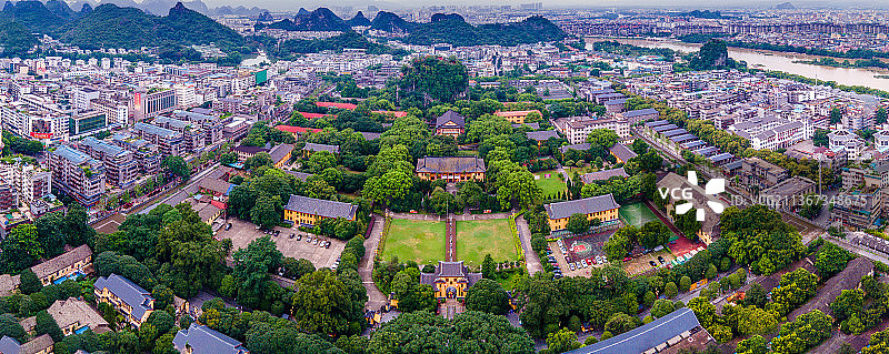全景航拍桂林王城独秀峰图片素材