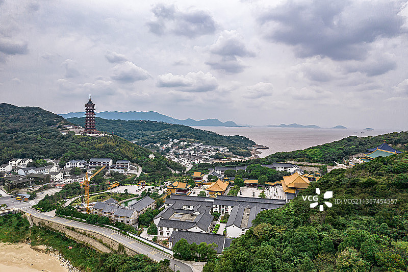 普陀山宝陀讲寺风景航拍图片素材