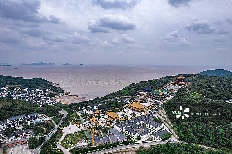 普陀山宝陀讲寺风景航拍图片素材