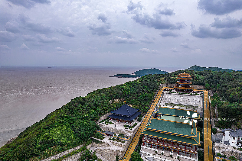 普陀山宝陀讲寺风景航拍图片素材