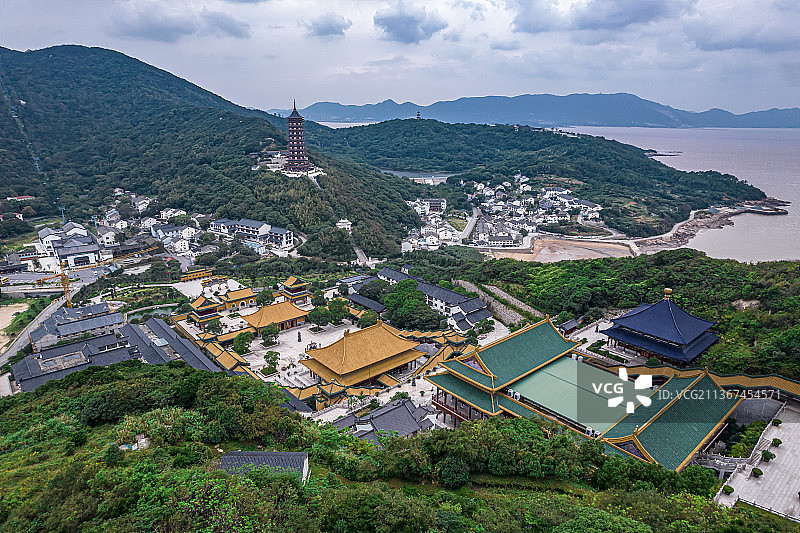 普陀山宝陀讲寺风景航拍图片素材