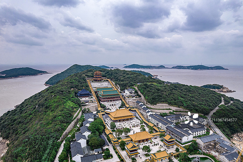 普陀山宝陀讲寺风景航拍图片素材