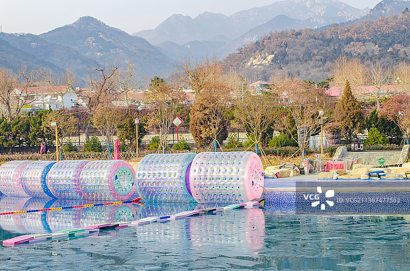 中国山东泰安市著名旅游景点泰山5A级风景区，虎山公园的水上乐园图片素材
