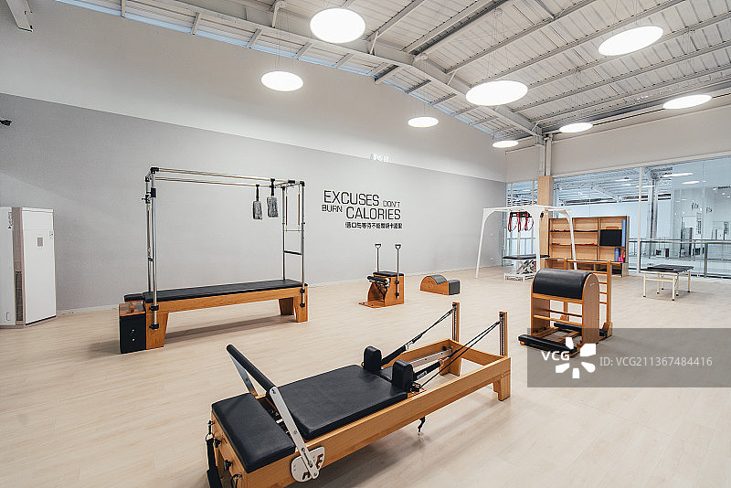 健身房器械重量区器材高端器材图片素材