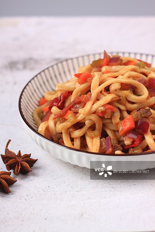 中国美食新疆炒面炒拉条子图片素材