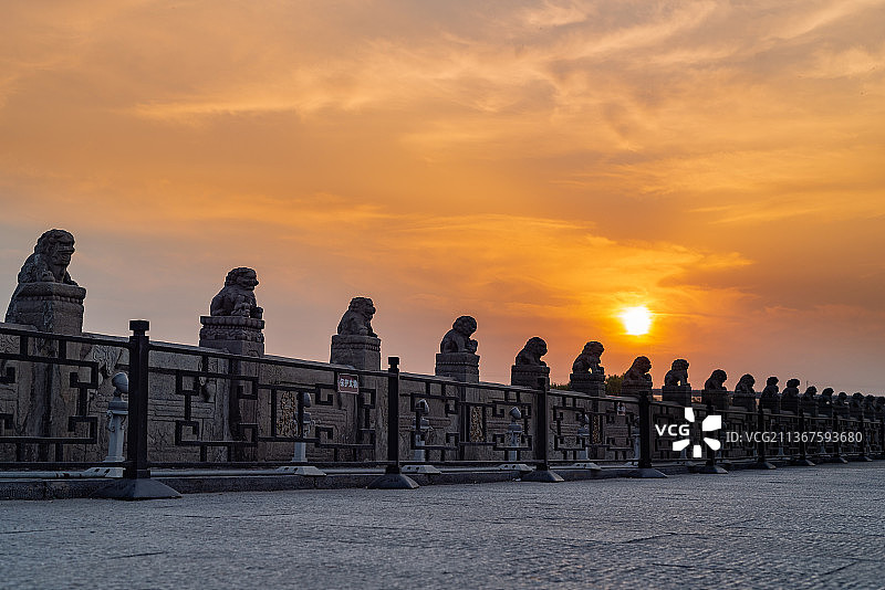 夕阳下的卢沟桥图片素材