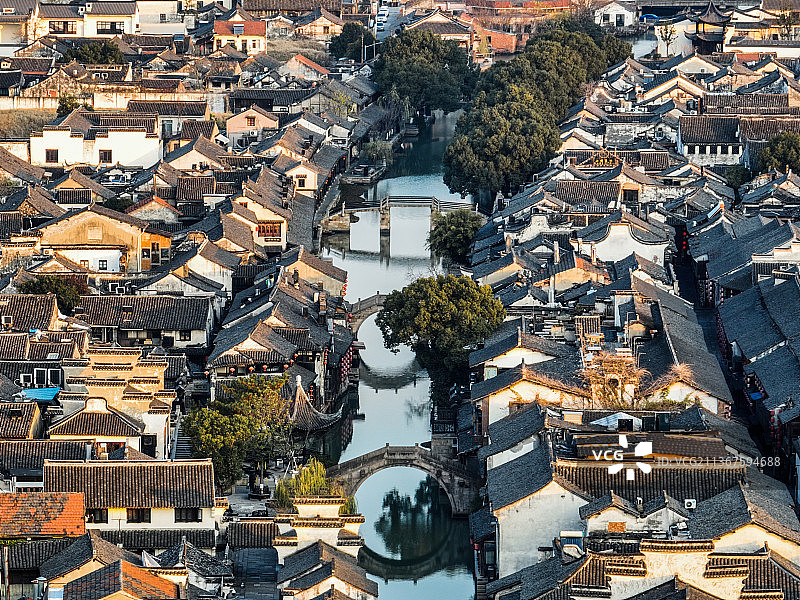 日出时分航拍浙江嘉兴西塘古镇图片素材