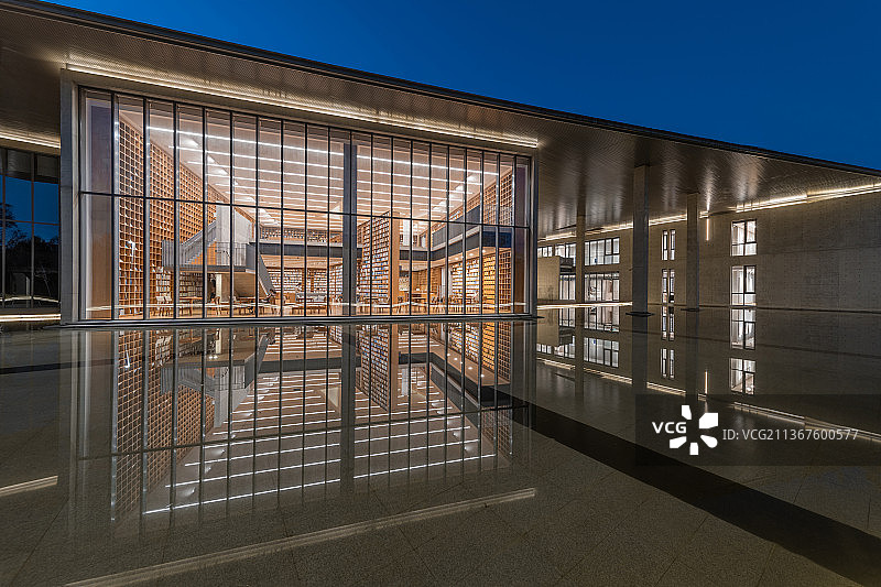 杭州良渚文化艺术中心夜景图片素材