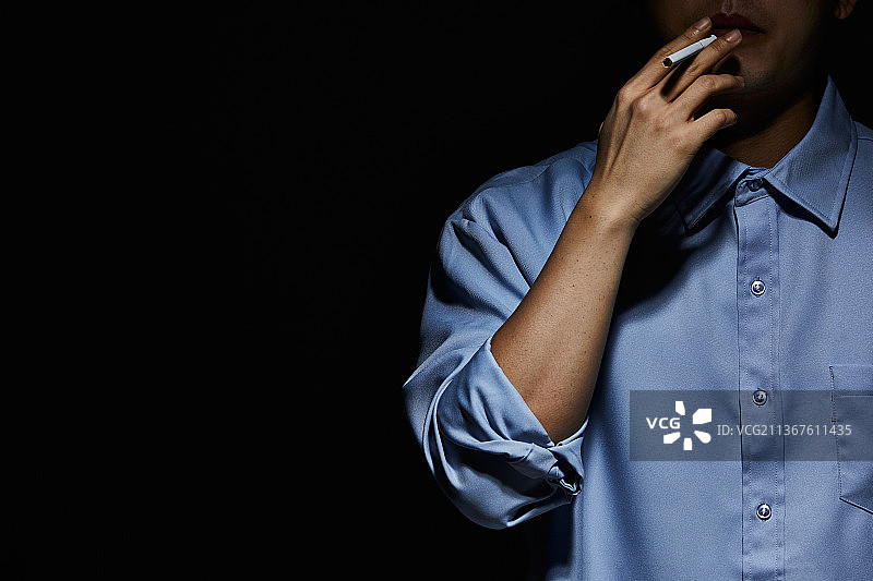 烟草制品：香烟、吸烟与戒断症状图片素材