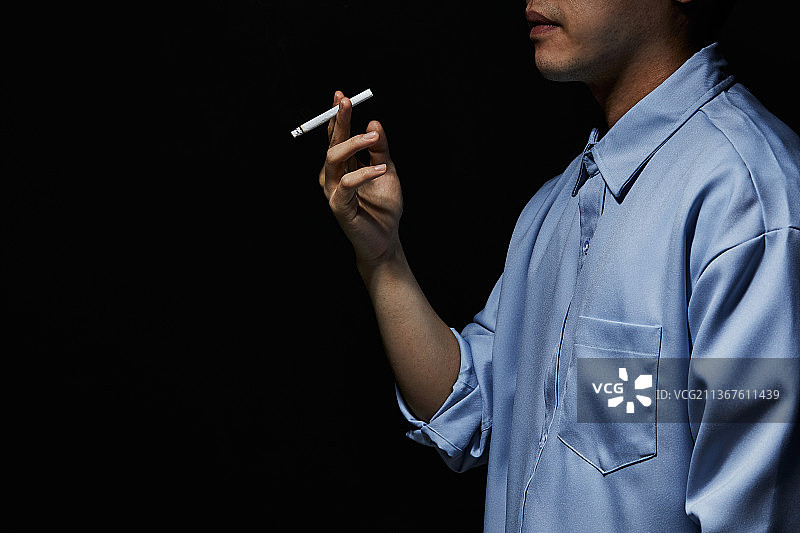 烟草制品：香烟、吸烟与戒断症状图片素材