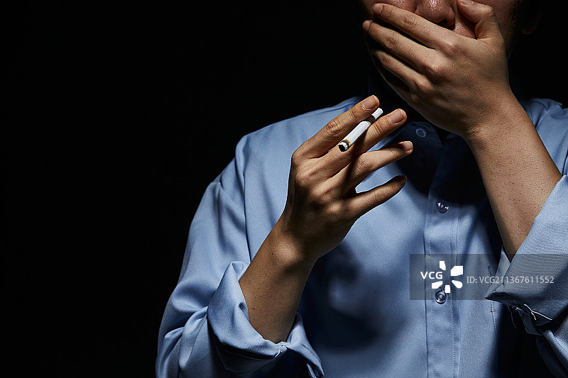 烟草制品：香烟、吸烟与戒断症状图片素材