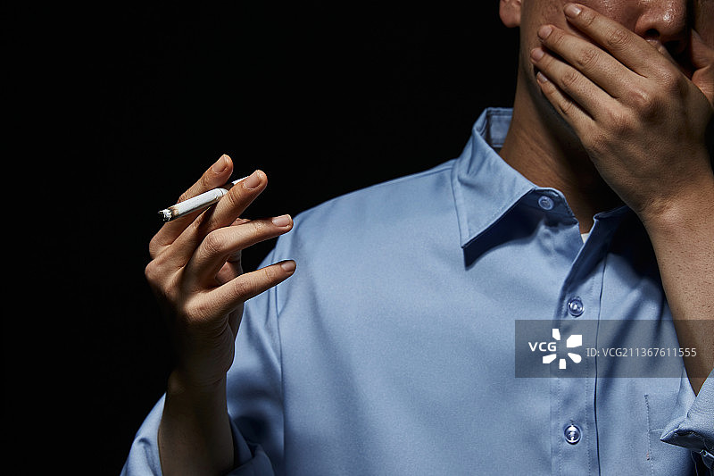 烟草制品：香烟、吸烟与戒断症状图片素材