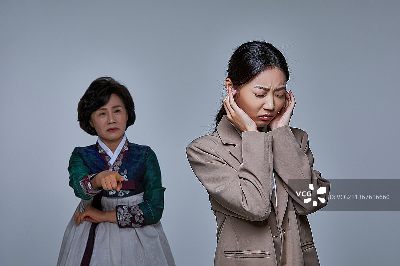 家庭冲突、沟通问题、对比、社会问题、生活方式、挫折、压力、争吵图片素材