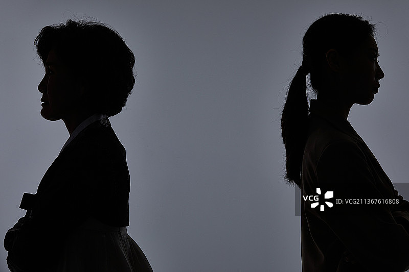 家庭冲突、沟通问题、对比、社会问题、生活方式、挫折、压力、争吵图片素材