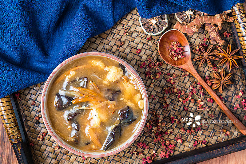 一碗河南特色小吃郑州美食胡辣汤图片素材