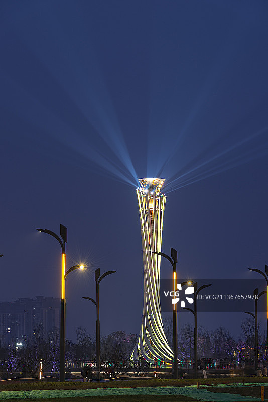 大运会火炬塔亮灯图片素材