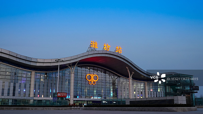 潍坊火车站夜景图片素材