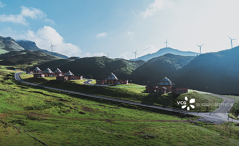 世界最大的贵州赫章阿西里西野生韭菜花带景区图片素材