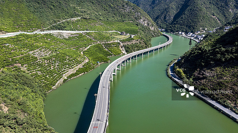 湖北宜昌兴山水上公路图片素材