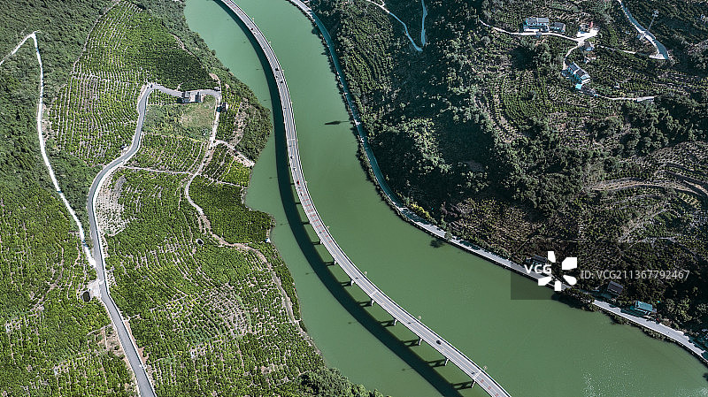 湖北宜昌兴山水上公路图片素材