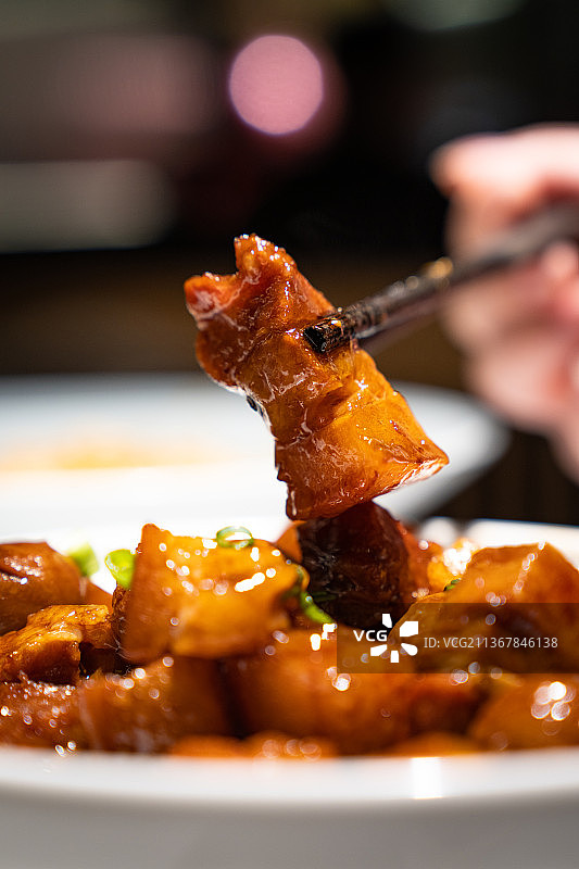 鹌鹑蛋红烧肉图片素材